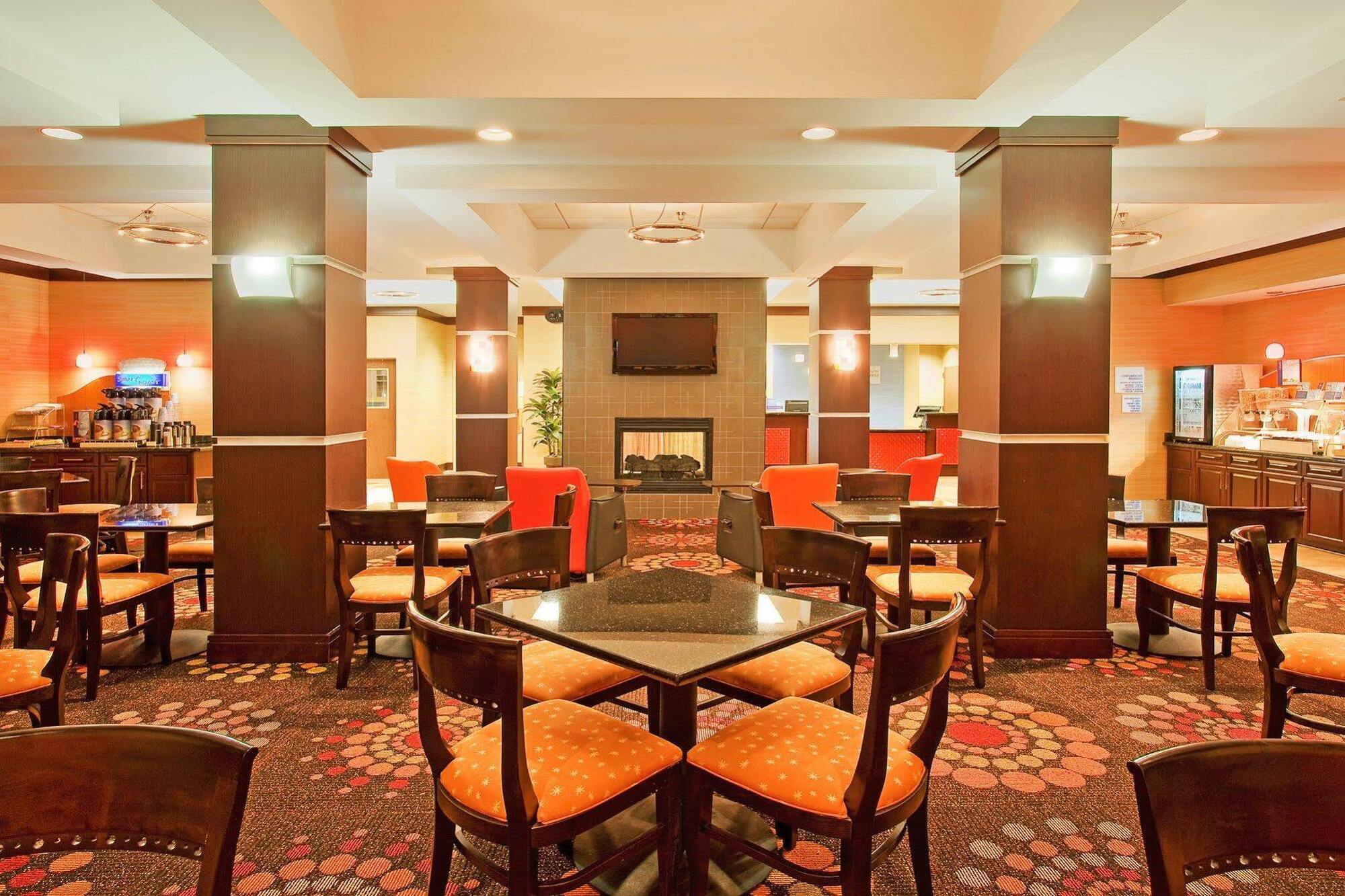 Holiday Inn Express Hotel & Suites Chattanooga Downtown By Ihg Exterior foto